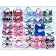 Bande de caoutchouc Pet Dog Hair Bows Accessoires Assortiment de conception Cute Dog Bow Clip